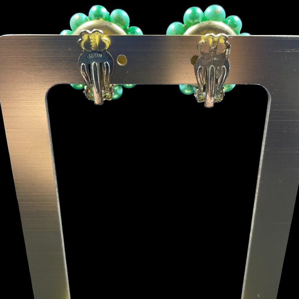 Vintage Japan Green Bead Cluster Clip On‎ Earrings Retro Pearl Costume Jewelry - Picture 4 of 6
